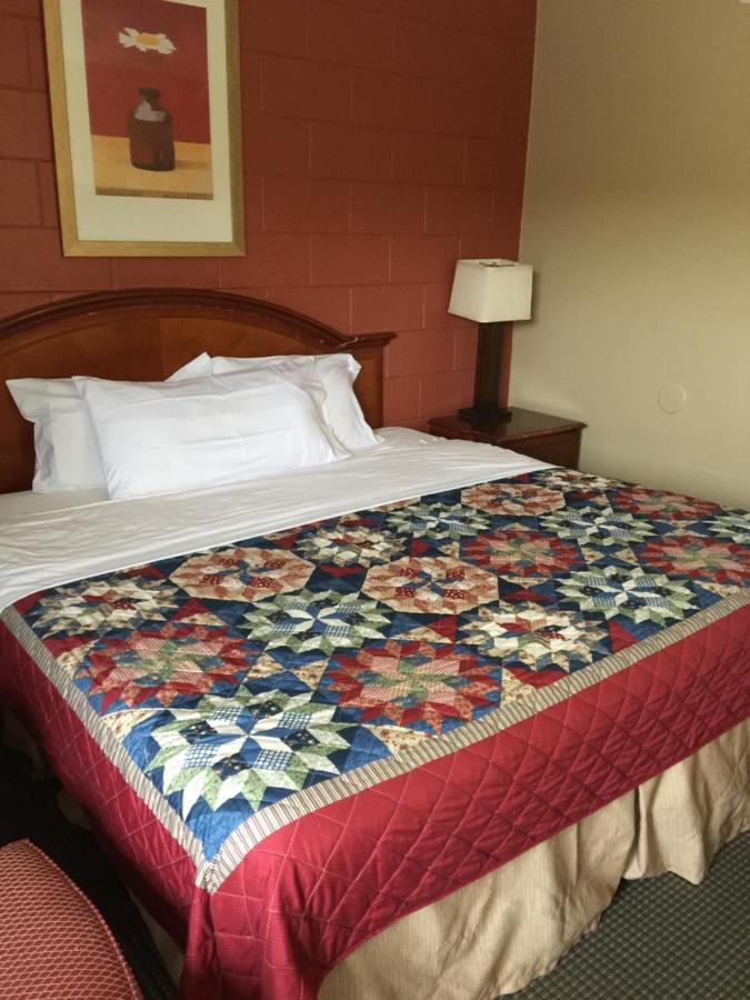 Lenox Hope Inn מראה חיצוני תמונה