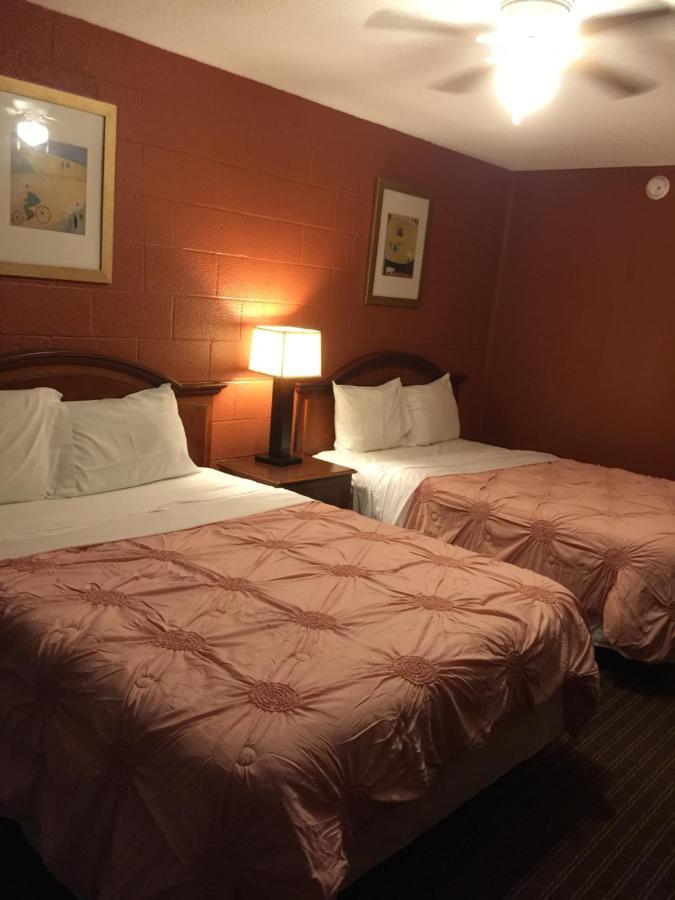 Lenox Hope Inn מראה חיצוני תמונה
