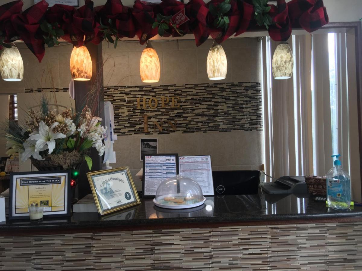 Lenox Hope Inn מראה חיצוני תמונה
