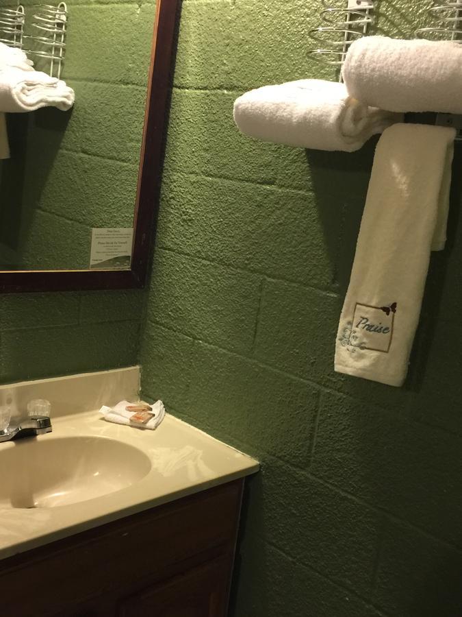 Lenox Hope Inn מראה חיצוני תמונה