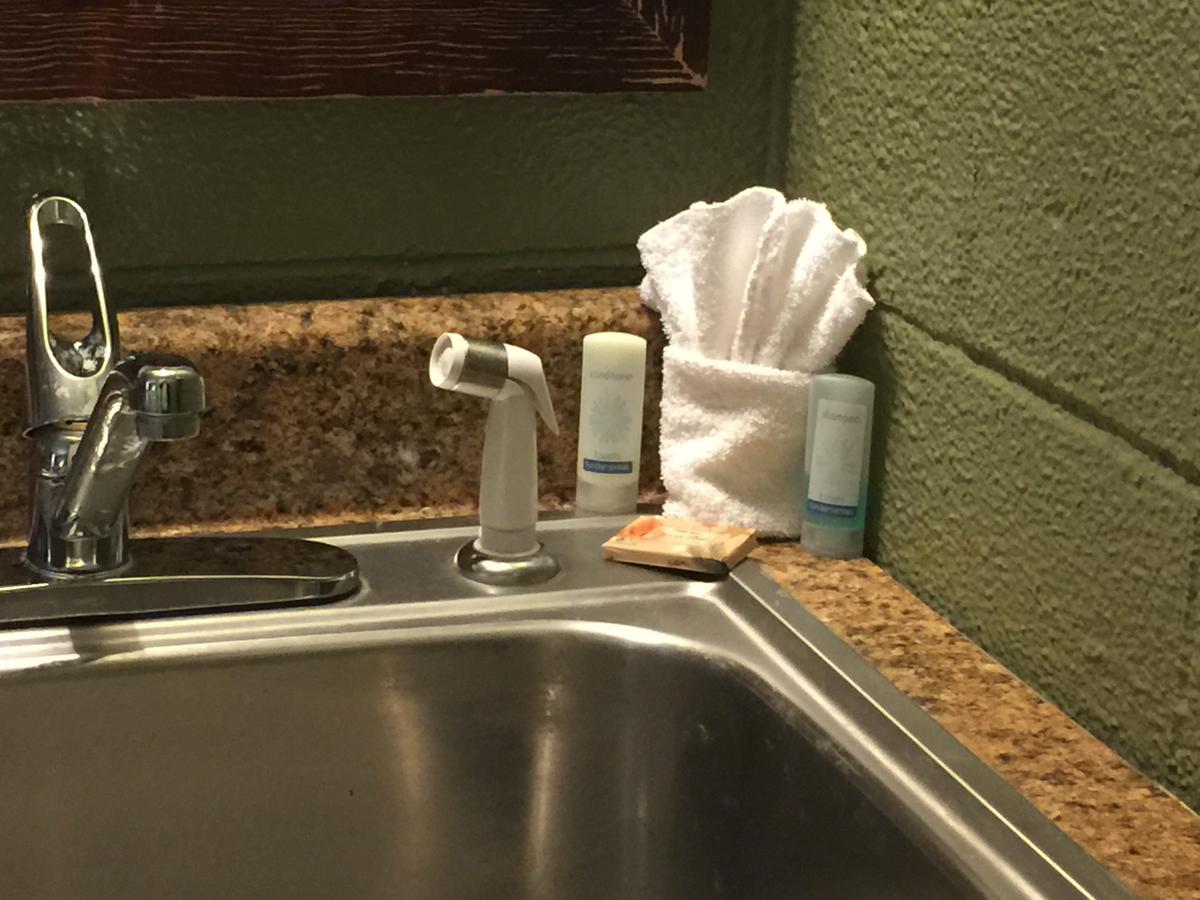Lenox Hope Inn מראה חיצוני תמונה