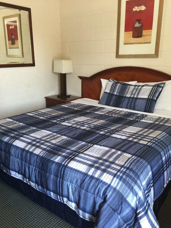 Lenox Hope Inn מראה חיצוני תמונה