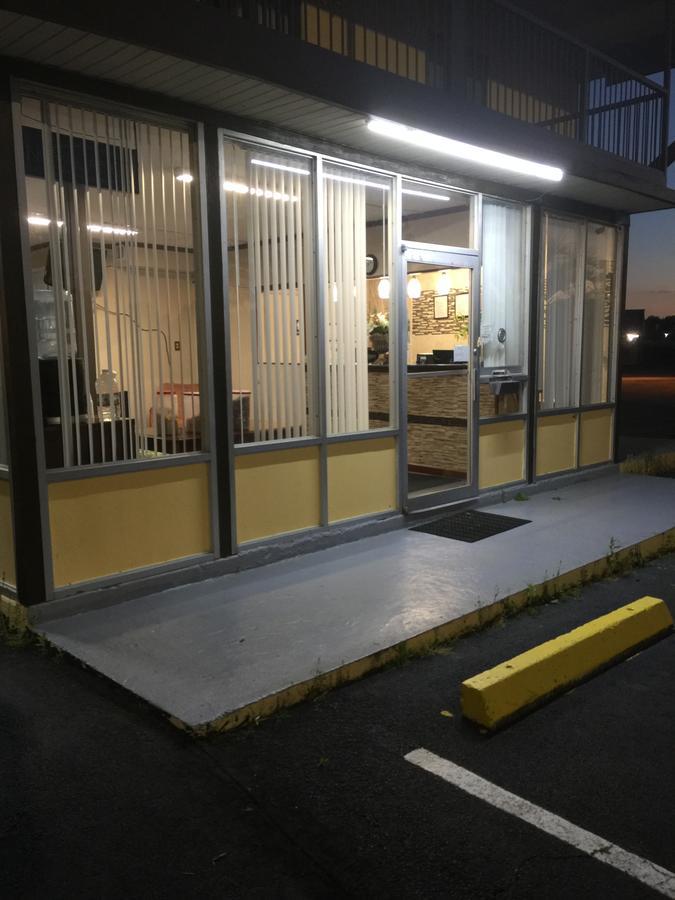 Lenox Hope Inn מראה חיצוני תמונה