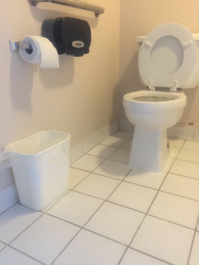 Lenox Hope Inn מראה חיצוני תמונה